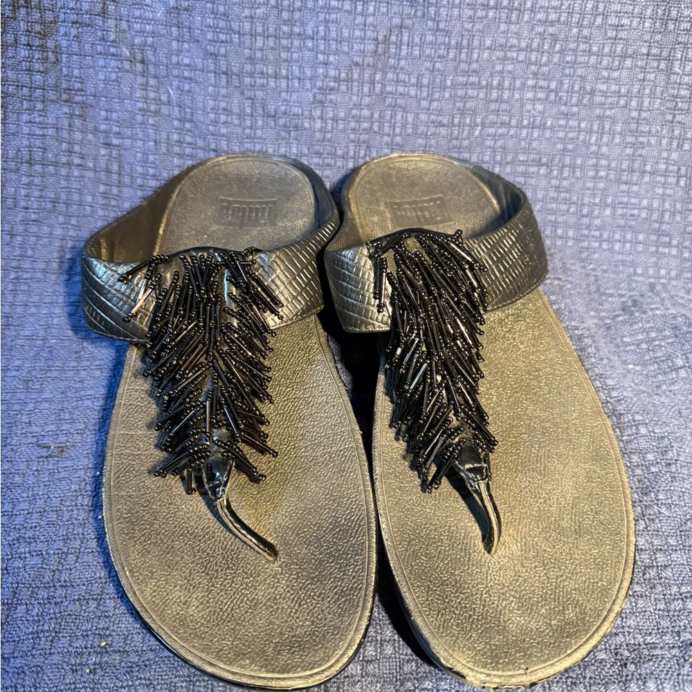 Fit‎ Flop Black Beaded Sandals Cha Cha Synthetic Patent Leather women’s size 10